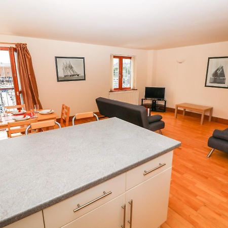 15 Sovereign House Apartman Milford Haven Kültér fotó