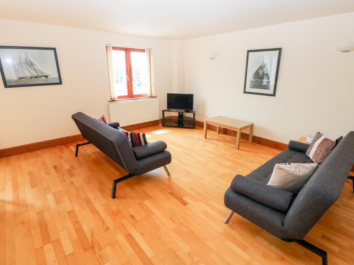15 Sovereign House Apartman Milford Haven Kültér fotó
