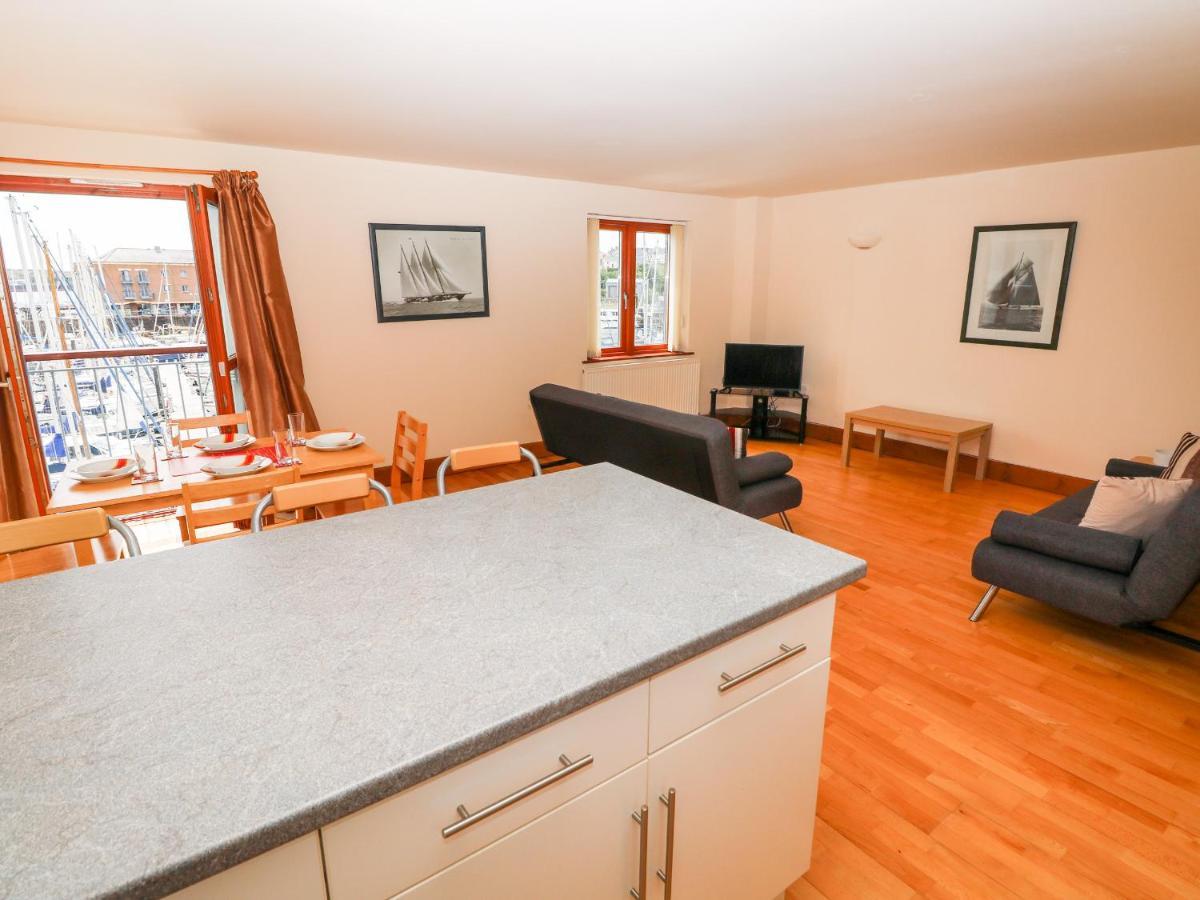 15 Sovereign House Apartman Milford Haven Kültér fotó