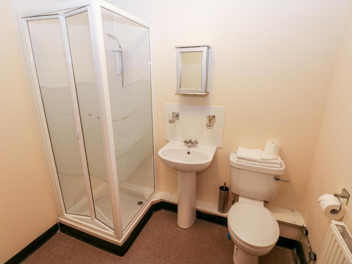 15 Sovereign House Apartman Milford Haven Kültér fotó